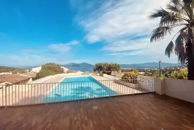 Image de Lumieux T2 Porticcio dans résidence avec piscine.