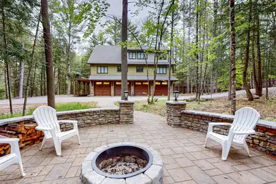 Image de Dog-friendly riverfront retreat with two decks, washer\/dryer, Ping-Pong, & Ac