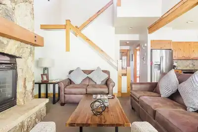Image de Mountainside townhouse with two living areas