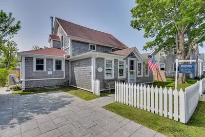 Image de Beachy Block Island Home: Walk to Ballards, Ferry!