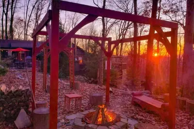 Image de Sunset Lion Mountain Cabin near a Lake & Vineyards