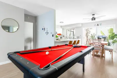 Image de New Ocean Eyes/3 Blocks to Beach/Backyard Oasis/Massage Chair/Bikes/lLaundry
