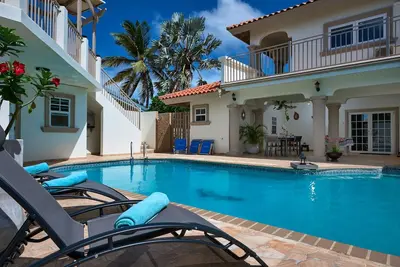Villa Athena Gorgeous home with large private pool!