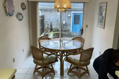 Image de 3 level townhouse with exclusive beach, swimming pool, tennis and pickle ball!