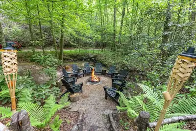 Image de New! 30 Acre Secluded Glamping Experience - Private Hiking & Climbing Retreat in Red River Gorge, Ky