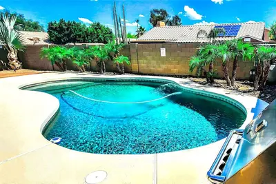 Image de Newly renovated and upscale property neighboring Desert Ridge and Scottsdale!