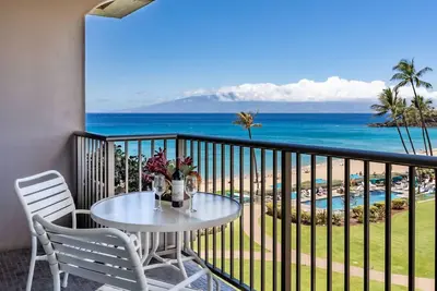 Image de Maui Resort Rentals: The Whaler - 2 Total Bedrooms, Gorgeous 5th Floor Ocean, Black Rock, and West Maui Mountain Views!
