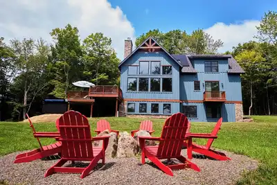 Image de Seasonal Pool Plus Hot Tub & Ev Charger 5 mins to Skiing at Windham Mountain