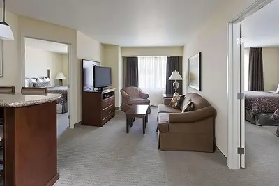Image de Group Getaway! Two Comfortable 2br Suites, Free Breakfast, Pet-friendly, Pool!