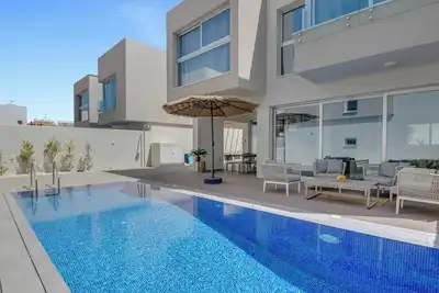 Image de Sanders Mythical Blue - Villa lumineuse de 4 chambres avec piscine