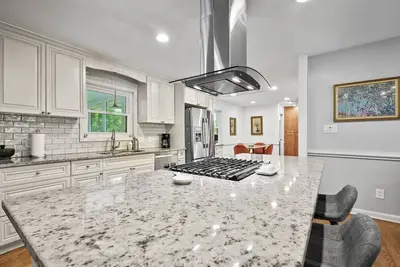 Image de Peaceful Neighborhood Retreat Near Downtown Atlanta: Pet-friendly with Screened Porch & Grill