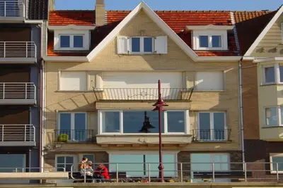 Image de Appartement sur Zeedijk avec vue mer