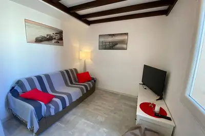 Image de Appartement rénové 2** à 5 min de la plage avec parking et balcon, idéal pour 4 personnes