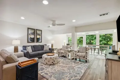 Image de Pet Friendly Lagoon Villa | Across the Street from the Beach