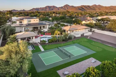 Image de New! Private Mini-Resort w/ Salt water pool, spa, and more!