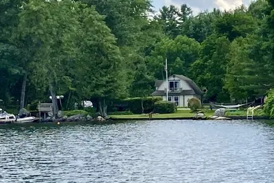 Image de Newly remodeled cottage at Lake Dunmore!