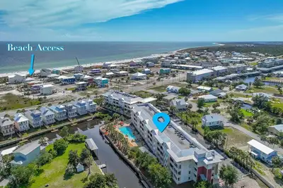 Image de Tropical Retreat with Canal Views, Beach Service, Pool, Hot Tub