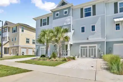 Image de Perfect Coastal Retreat: Beautiful Townhome Embraces The Lost Key Lifestyle!
