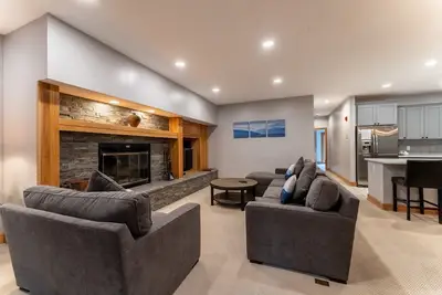 Image de Steps from Mountain House Base, Hot Tub and 2 Balconies w/ Mountain Views