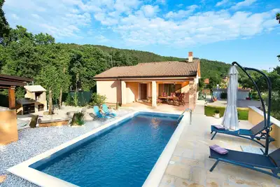 Eine Oase am Meer mit Privatem Pool und Bezauberndem Garten