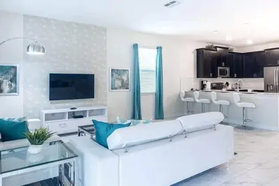 Image de Beautiful 7Bed Pool Home with Game Room-820dsd