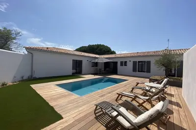 Image de La Villa du Petit Sergent: piscine logement pouvant accueillir jusqu'à 8 personnes