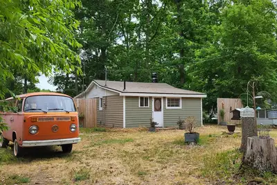 Image de Rustic and Eclectic open floor Plan Cabin with Canal view In Cranberry lake 😋.