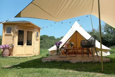Image de Les Atypiques de Kergomar, Tente Bell Glamping