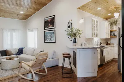 Image de Boji Bungalow in the heart of Arnold’s Park!