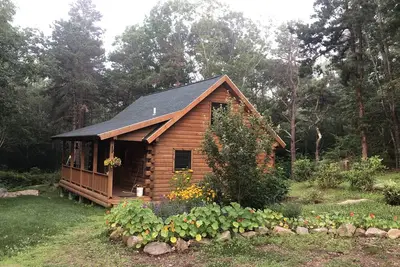 Image de The Solar Powered Dogtown Cabin at Applecart Farm