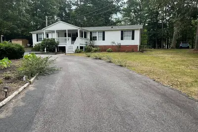Image de Relax at this Golf Community House with nearby water access!