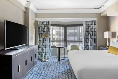 Image de Three Spacious Suites w/ Living Area Near Central Park – Steps Away