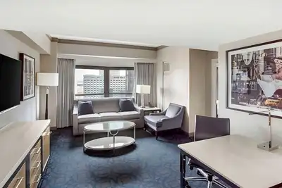 Image de Sleek Midtown Retreat Ideal for City Explorers, 2 Spacious Suites w/ Living Area
