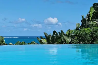 Image de Villa Ankarena. Villa entière avec piscine privée vue mer et forêt sur domaine.