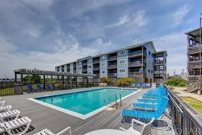 Image de New Listing-Open weeks in prime summer time! Cozy condo, ocean views & pool.