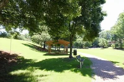 Image de 10 minutes from Airport! 15 mins from Downtown Atlanta and major attractions.