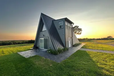 Image de A-Frames at Harmony Hills, Exotic Animal Jeep Tours, Hot Tub, 320 Acre Ranch