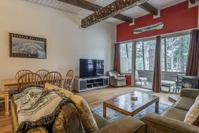 Image de Tyrolean Village #6 - 2 Bedrm 1. 5 Bath - Sleeps 6! Walk to Lift with private hot tub