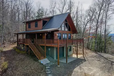 Enjoy the mountain view @ Panoramic Point a modern cabin w/Hot Tub+Wifi+Gameroom