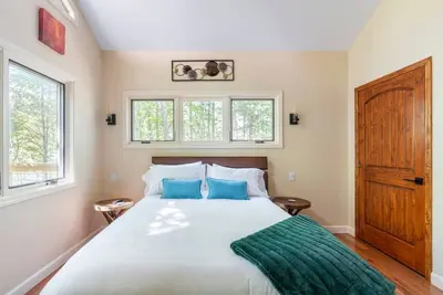 Image de Luxury Treehouse -M aple Treehouse - Near Asheville - Pet Friendly