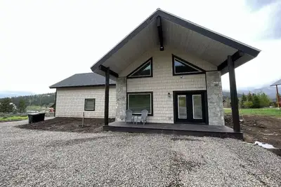 Image de New Build, Ac, Hot Tub, 15 Min to Yellowstone
