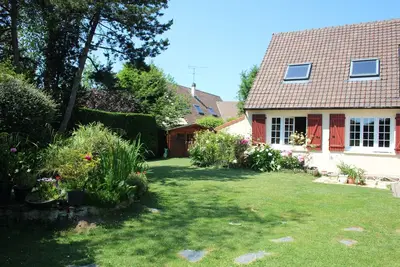 Image de maison au calme commerces a proximite