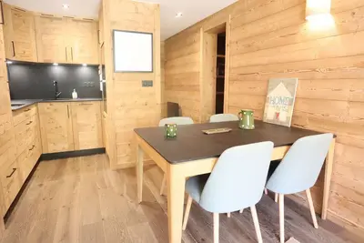 Image de T3 rénové tout confort avec 2 chambres et grandes terrasses ensoleillées, au pied des pistes à Arêches-Beaufort