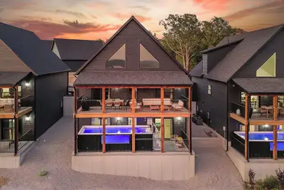 Image de Private container pool, Lake view, Accessible, Dog-friendly | Claymore Cottage