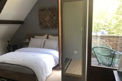 Image de Chambre à la campagne avec piscine au cœur de la forêt