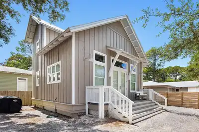Image de Bella Luna - New 2-Story Grayton Beach Carriage House, Walk to Beach + Red Bar!