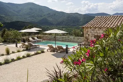 Image de superbe villa avec piscine classée 4 étoiles