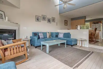 Image de Spacious Rooms and Fantastic Ocean Views in this 4-Bedroom Beauty in Oceanside!