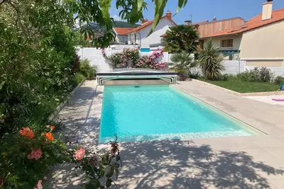 Image de Maison idéalement placée avec Piscine pour 8 personnes