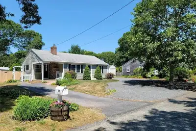 Image de Family friendly + bonus cottage with walk to pond beach